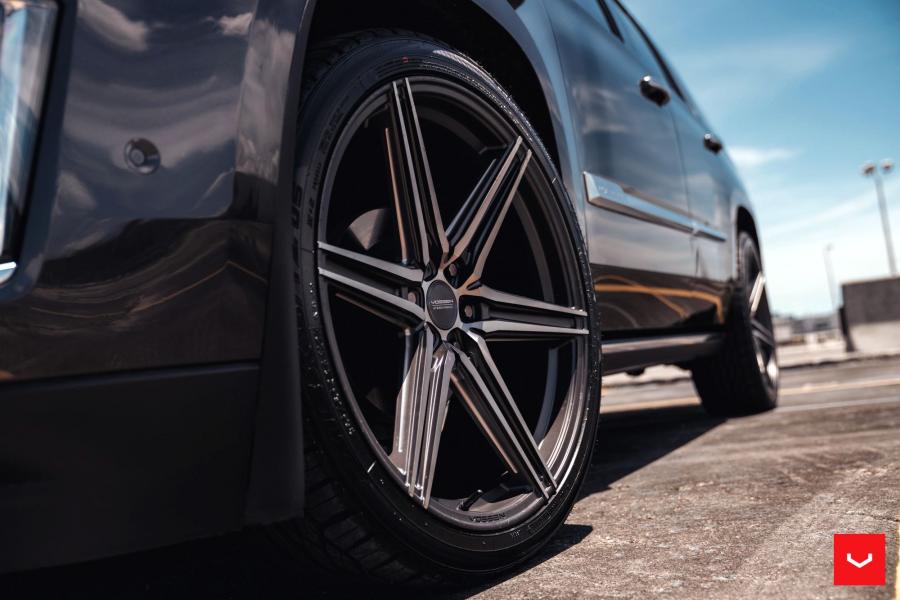 Детали экстерьера Cadillac Escalade on Vossen Wheels (HF6-2) 2019 года  (фото 10 из 11)